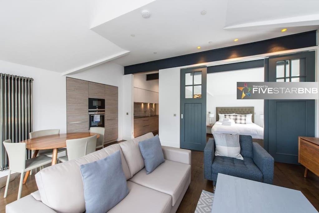 Cool Urban Apartment With Stunning Castle Views 에든버러 외부 사진