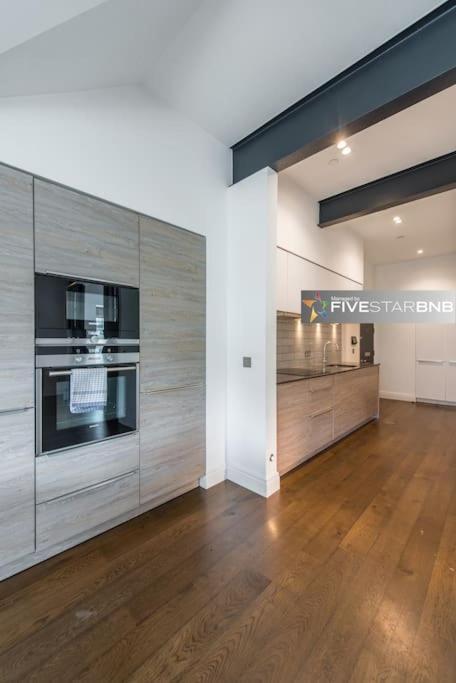 Cool Urban Apartment With Stunning Castle Views 에든버러 외부 사진