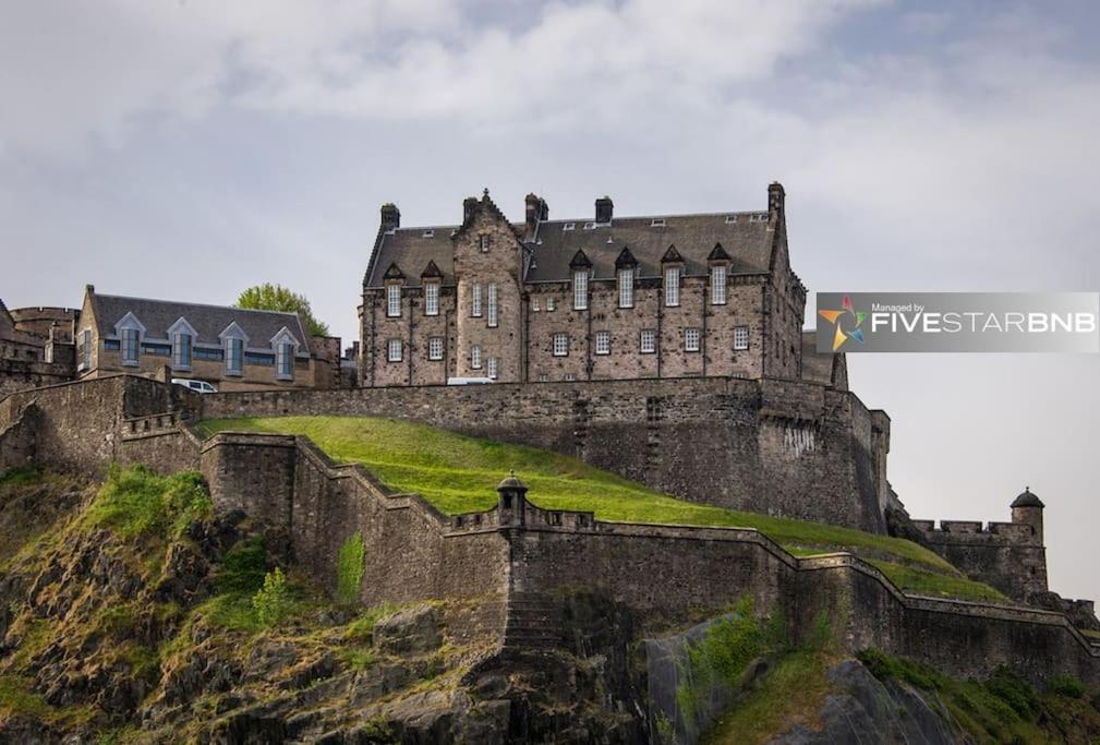 Cool Urban Apartment With Stunning Castle Views 에든버러 외부 사진