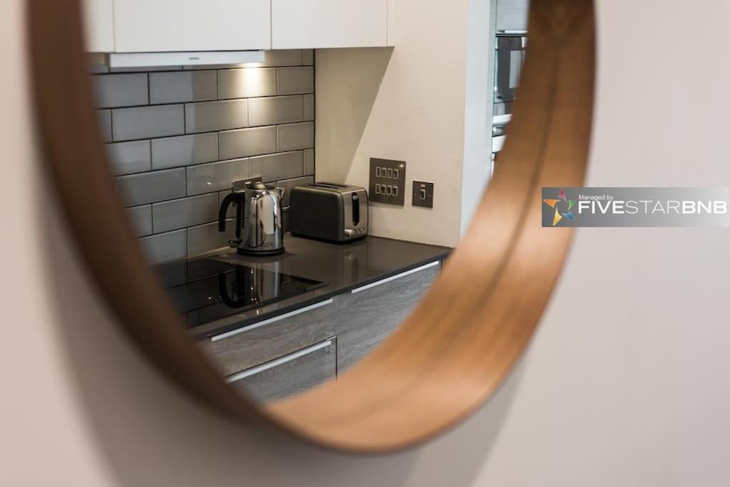 Cool Urban Apartment With Stunning Castle Views 에든버러 외부 사진
