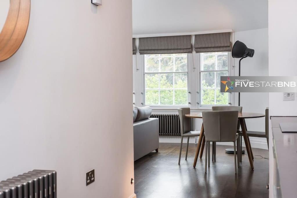 Cool Urban Apartment With Stunning Castle Views 에든버러 외부 사진