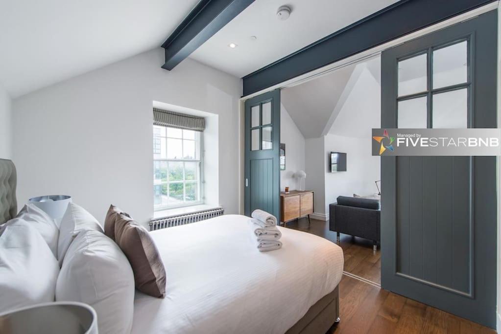 Cool Urban Apartment With Stunning Castle Views 에든버러 외부 사진